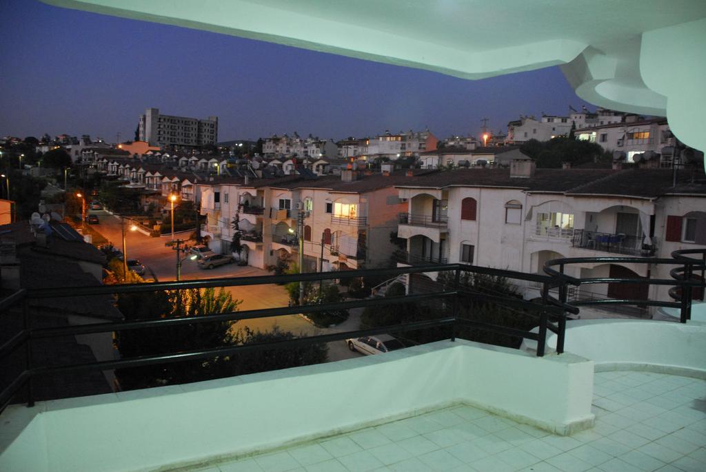 Ozgun Apart Hotel Kuşadası Kamer foto